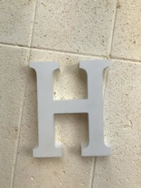Drevené písmeno 3D malé biele