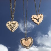 Drevený náhrdelník - srdce s jeleňom