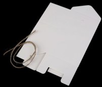 Papierová krabička s motúzikom