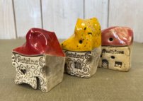 Domček atypický  s nápisom Bratislava