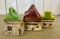 Domček atypický  s nápisom Bratislava